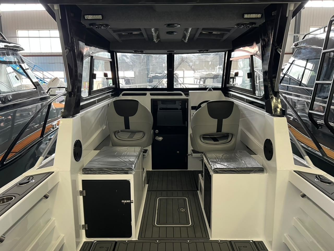EO750 cockpit — helm and seating