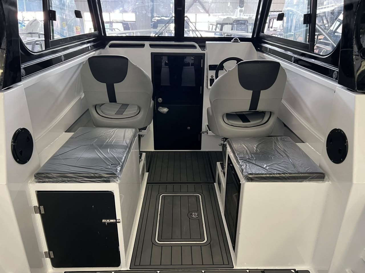 EO750 interior from stern
